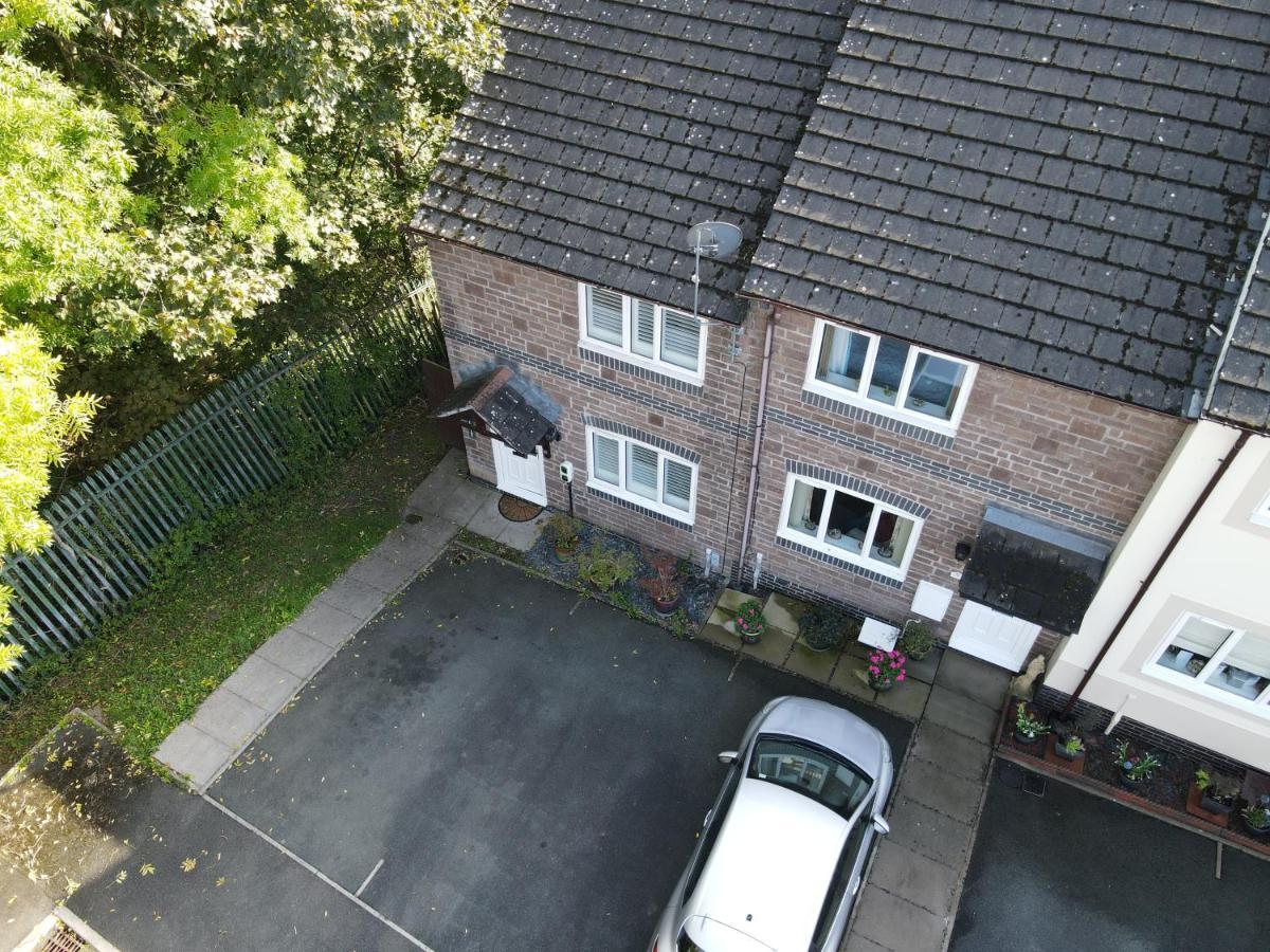 Riverside 2 Bedroom Townhouse With Car Charger Abergavenny ภายนอก รูปภาพ